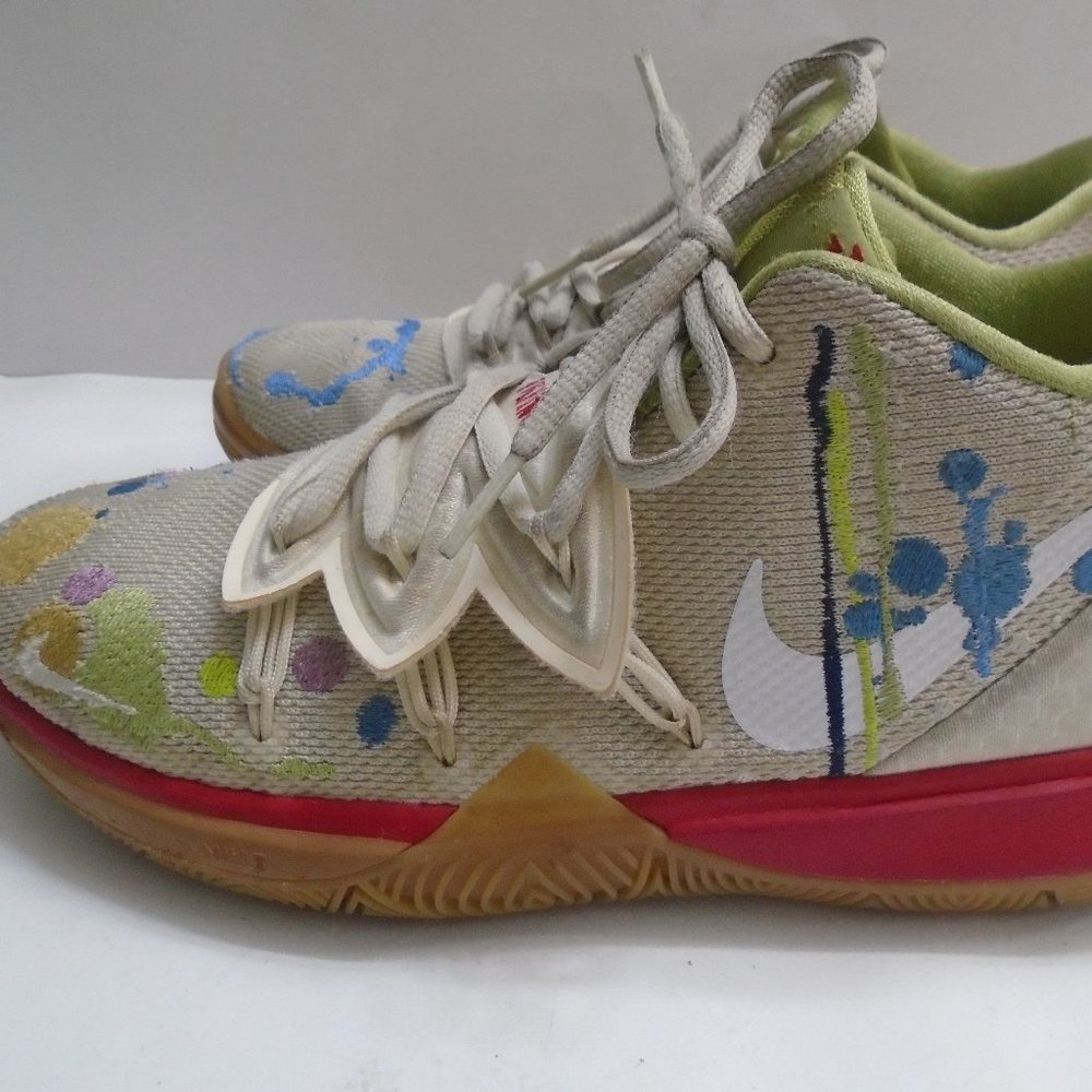 Nike Boy's Kyrie 5 x Bandulu Embroidered Sneakers size 6Y Pale Ivory